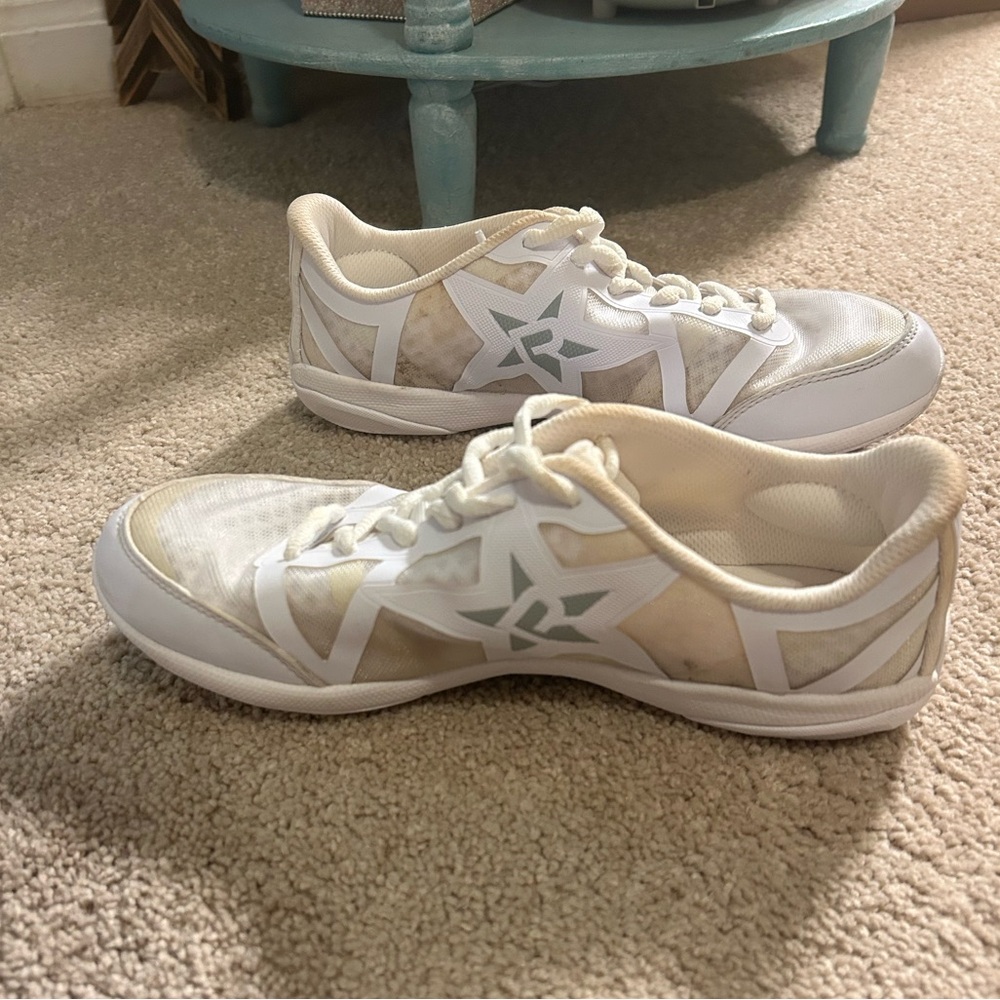 Rebel Ruthless cheerleading shoes White and Cream Athletic Sneakers 7.5